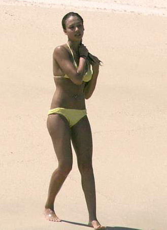 Jessica Alba sur la plage